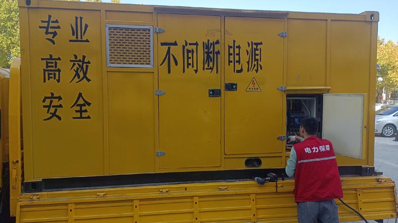 曾都柴油发电机组和UPS电源配合使用时，如何避免切换过程中的电力中断？